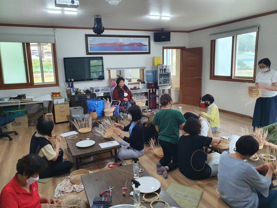 2022 계룡면 상반기 평생학습 "마을사업!라탄공예" 이미지
